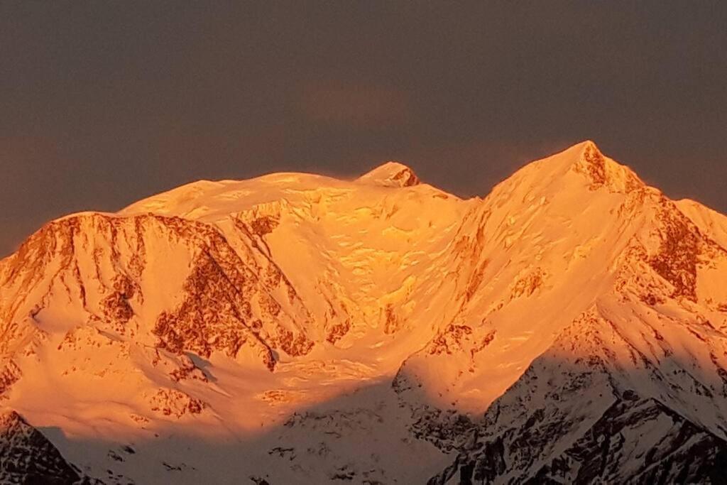 Mon Refuge Face Au Mont Blanc